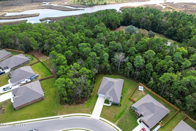 11705 Wakeland Court, Ocean Springs, MS 39564