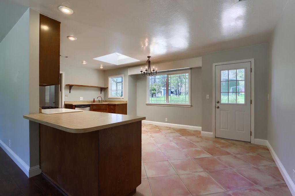 Image 10 of property listing at 5606 Silver Strand Fall, Mariposa, CA 95338