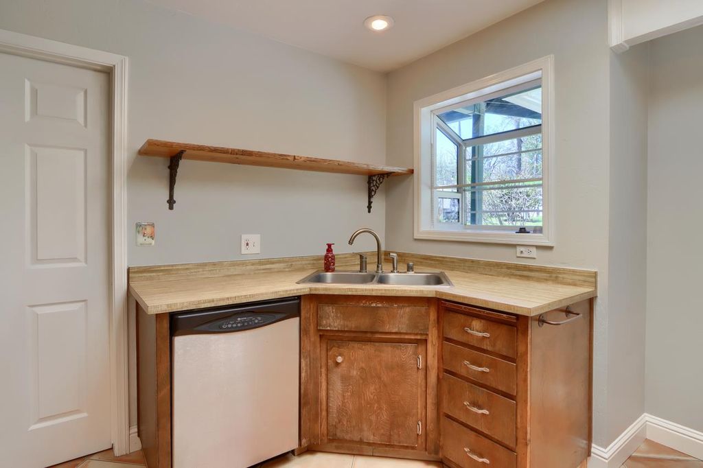 Image 15 of property listing at 5606 Silver Strand Fall, Mariposa, CA 95338