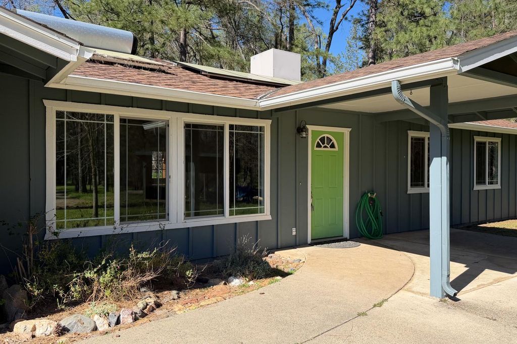 Image 3 of property listing at 5606 Silver Strand Fall, Mariposa, CA 95338