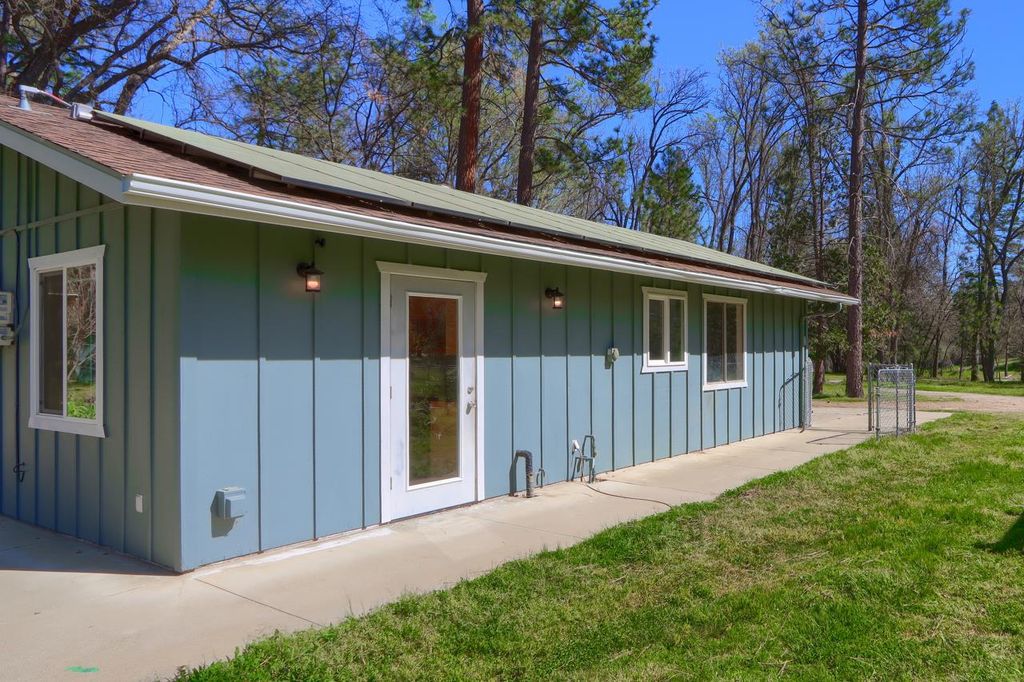 Image 40 of property listing at 5606 Silver Strand Fall, Mariposa, CA 95338