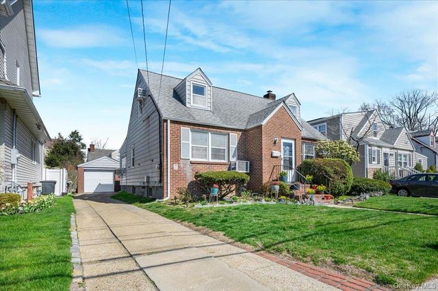 10 Dorothy Place, Lynbrook, NY 11563