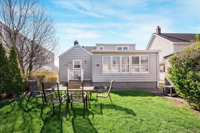10 Dorothy Place, Lynbrook, NY 11563
