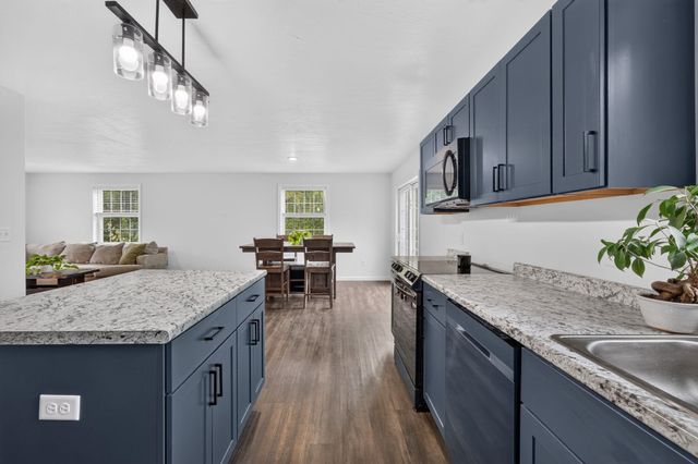 992 Beauty Hill Road, Barnstead, NH 03218