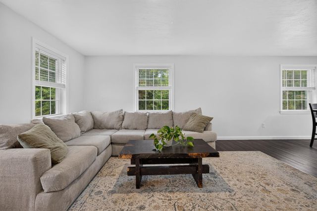 992 Beauty Hill Road, Barnstead, NH 03218
