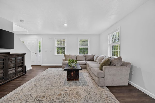 992 Beauty Hill Road, Barnstead, NH 03218