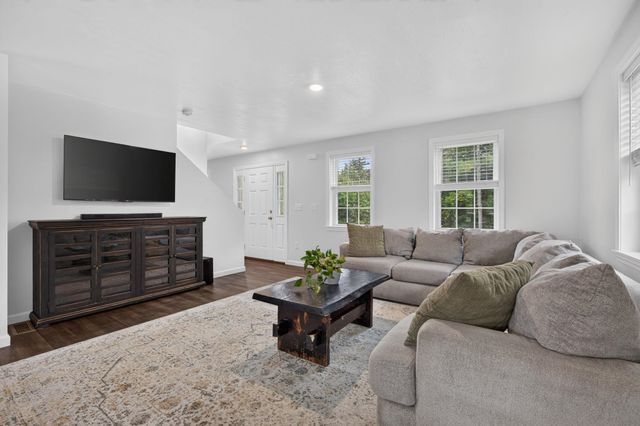 992 Beauty Hill Road, Barnstead, NH 03218