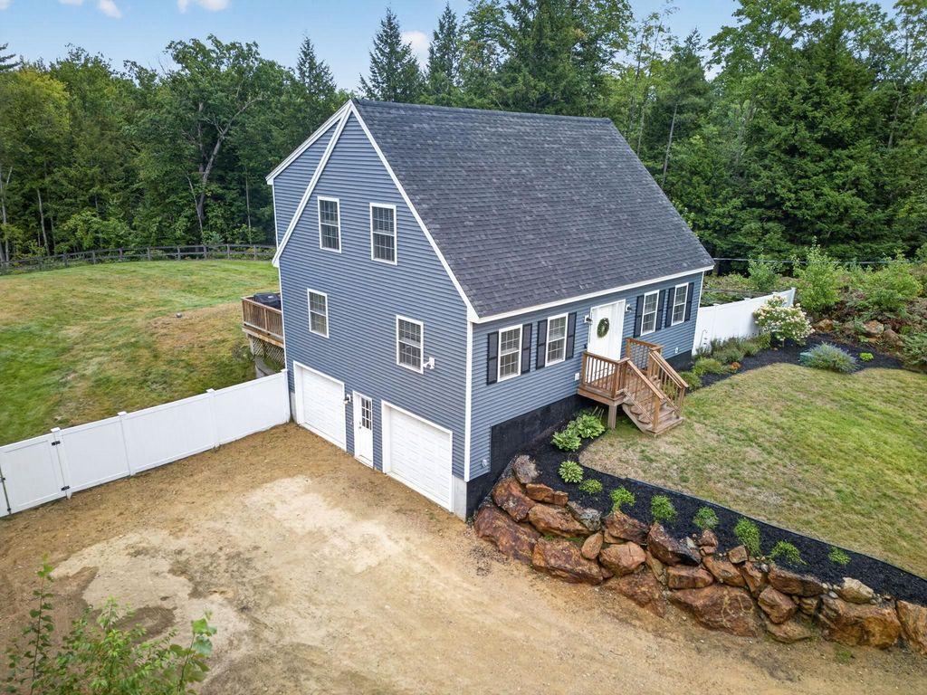 992 Beauty Hill Road, Barnstead, NH 03218