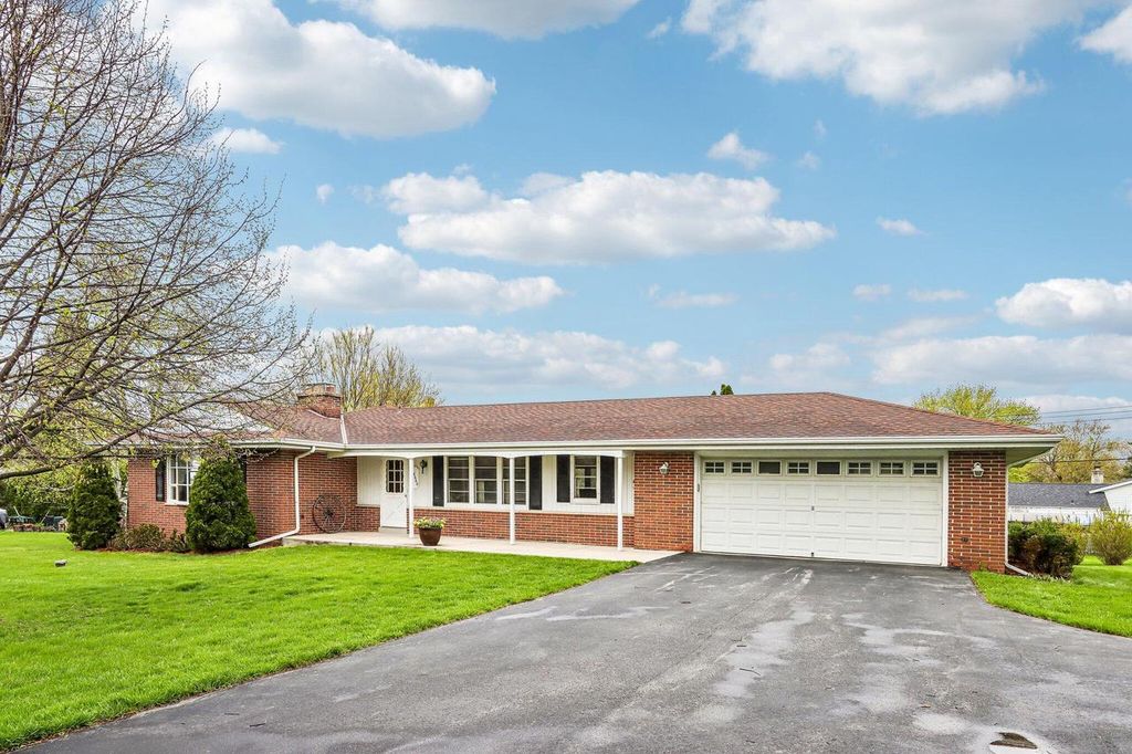 18660 Arcadia PLACE, Brookfield, WI 53045