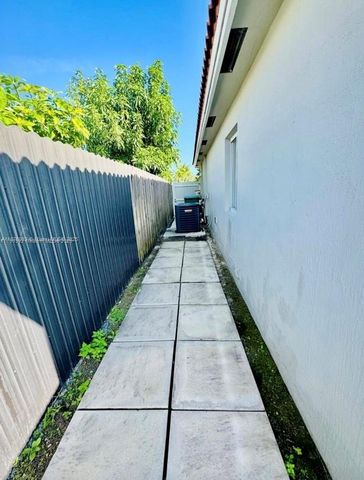 28324 SW 133rd Ave, Homestead, FL 33033