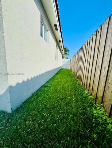 28324 SW 133rd Ave, Homestead, FL 33033