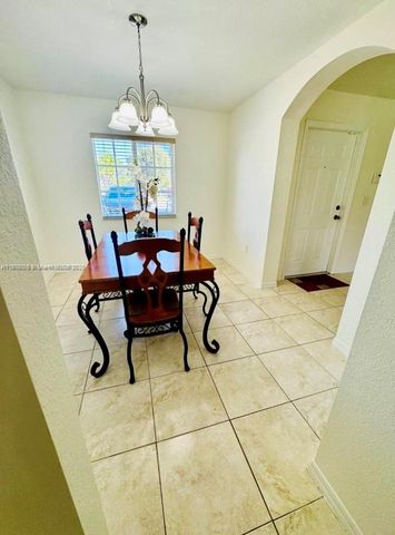 28324 SW 133rd Ave, Homestead, FL 33033