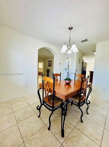 28324 SW 133rd Ave, Homestead, FL 33033