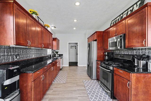 10064 Eightway Street, Plainwell, MI 49080