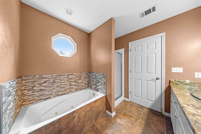 1718 Eagle Point Way, Benton, AR 72015