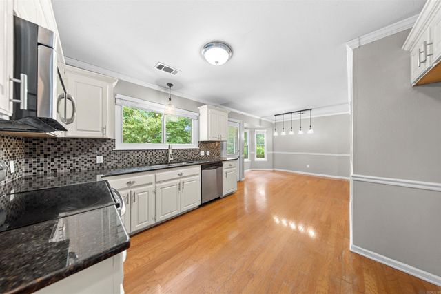 1718 Eagle Point Way, Benton, AR 72015