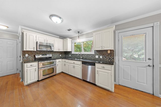 1718 Eagle Point Way, Benton, AR 72015