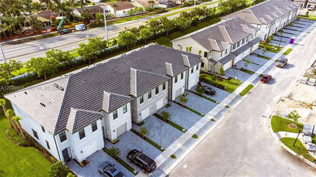 4488 E Appleton Circle E, Oakland Park, FL 33309