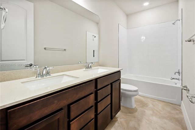 4488 E Appleton Circle E, Oakland Park, FL 33309