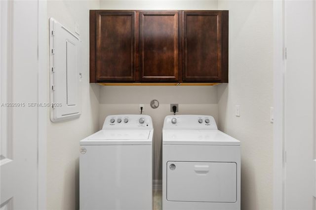 4488 E Appleton Circle E, Oakland Park, FL 33309