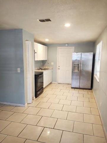 5204 N 45TH STREET B, Tampa, FL 33610