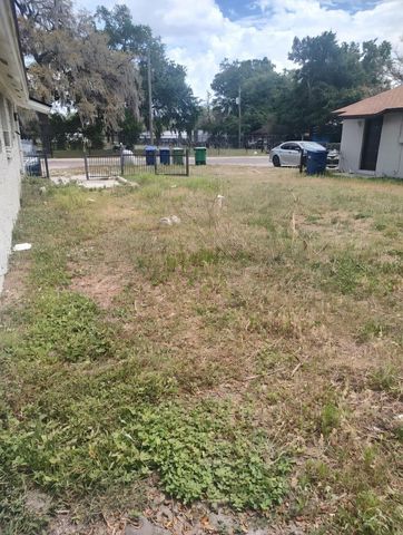 5204 N 45TH STREET B, Tampa, FL 33610