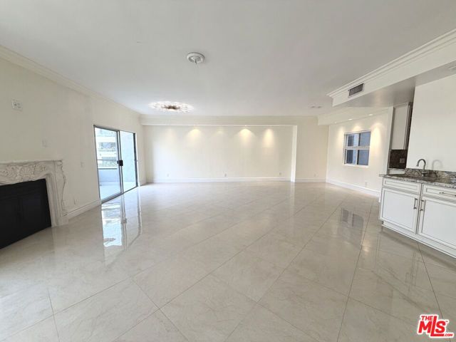 121 S Palm Drive 404, Beverly Hills, CA 90212