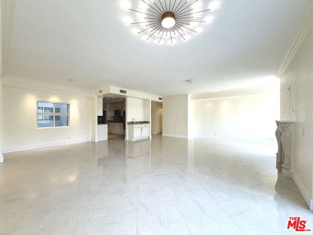 121 S Palm Drive 404, Beverly Hills, CA 90212