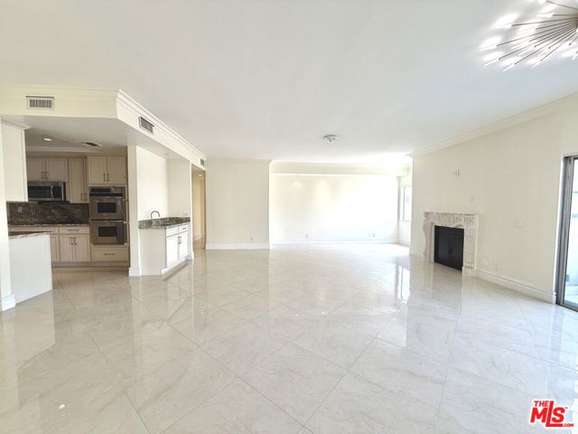 121 S Palm Drive 404, Beverly Hills, CA 90212