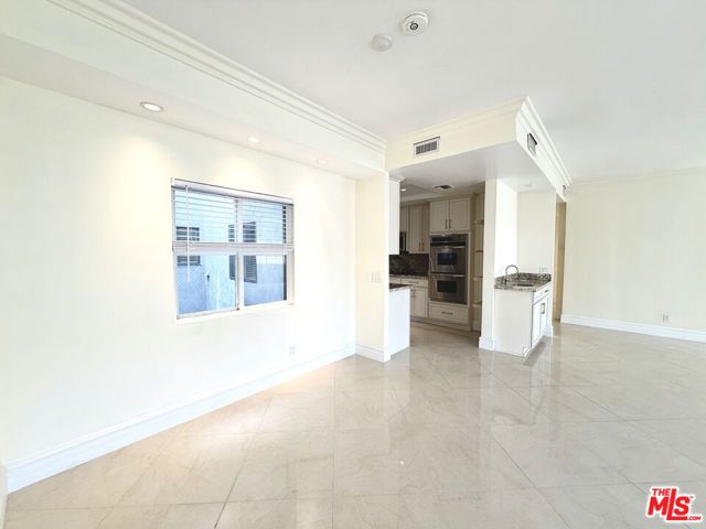 121 S Palm Drive 404, Beverly Hills, CA 90212
