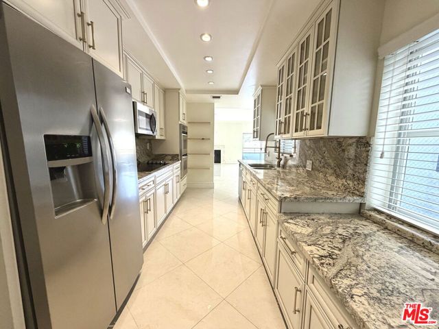 121 S Palm Drive 404, Beverly Hills, CA 90212