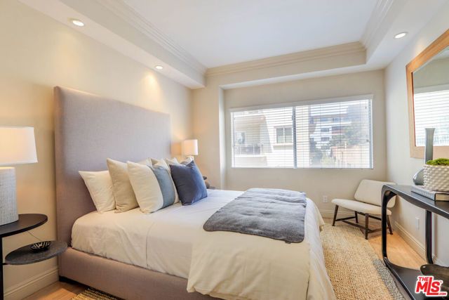 121 S Palm Drive 404, Beverly Hills, CA 90212