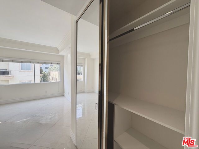 121 S Palm Drive 404, Beverly Hills, CA 90212