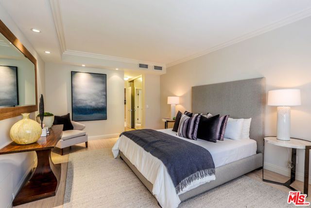 121 S Palm Drive 404, Beverly Hills, CA 90212