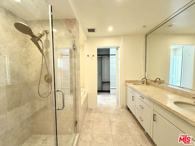 121 S Palm Drive 404, Beverly Hills, CA 90212