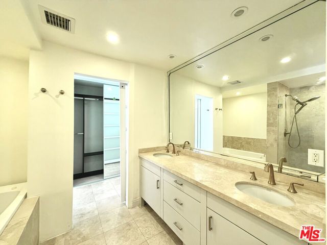 121 S Palm Drive 404, Beverly Hills, CA 90212