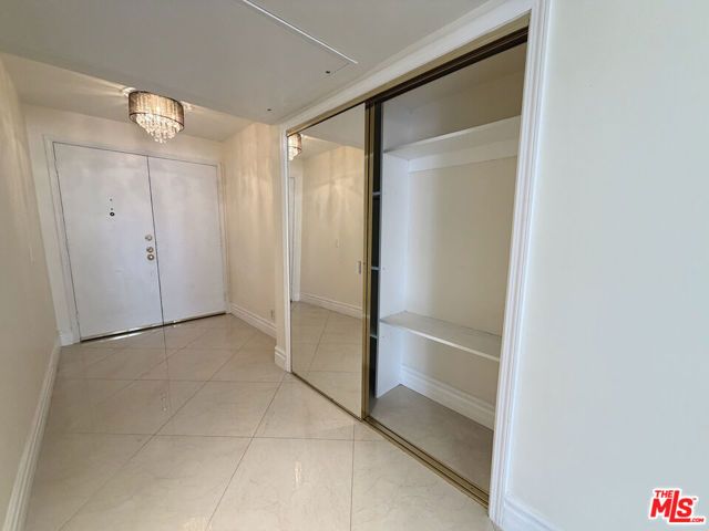 121 S Palm Drive 404, Beverly Hills, CA 90212