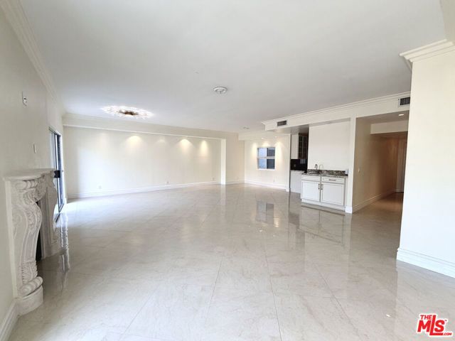 121 S Palm Drive 404, Beverly Hills, CA 90212