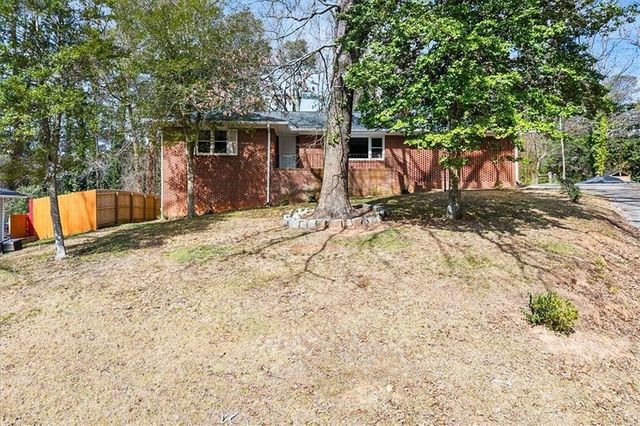 2763 Baker Ridge Drive NW, Atlanta, GA 30318