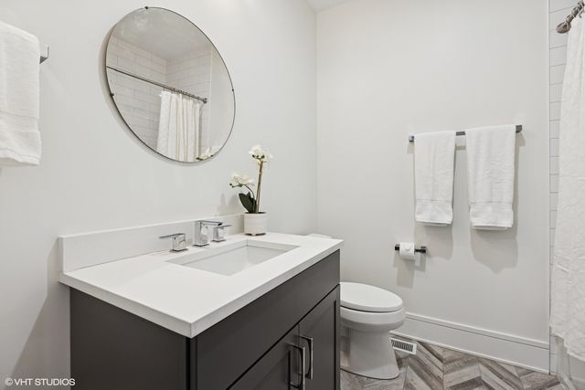 5748 N Hermitage Avenue 102, Chicago, IL 60660