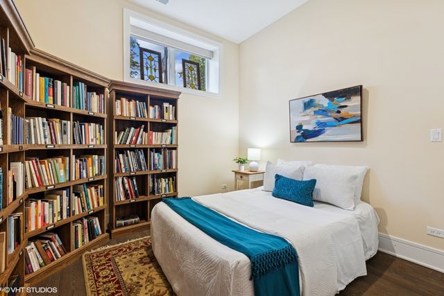 5748 N Hermitage Avenue 102, Chicago, IL 60660