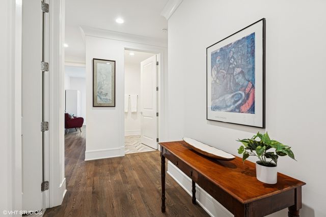 5748 N Hermitage Avenue 102, Chicago, IL 60660