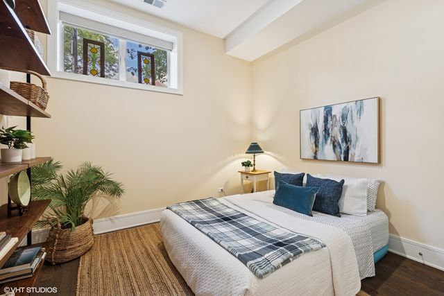 5748 N Hermitage Avenue 102, Chicago, IL 60660