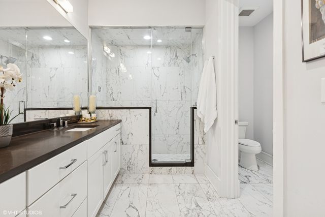 5748 N Hermitage Avenue 102, Chicago, IL 60660