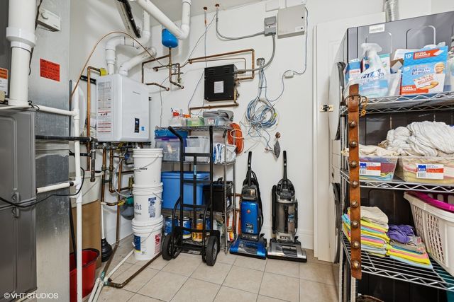 5748 N Hermitage Avenue 102, Chicago, IL 60660