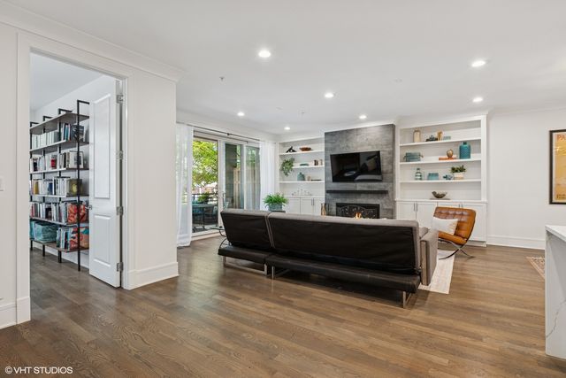 5748 N Hermitage Avenue 102, Chicago, IL 60660