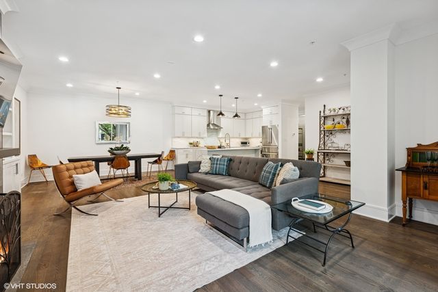 5748 N Hermitage Avenue 102, Chicago, IL 60660