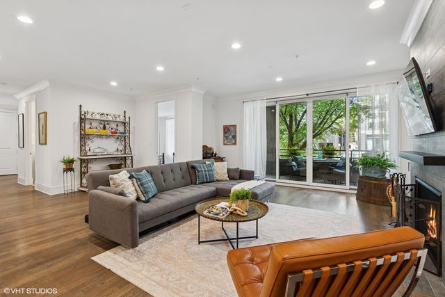 5748 N Hermitage Avenue 102, Chicago, IL 60660