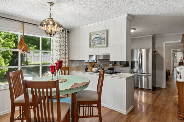 1722 Haynes Dr, Murfreesboro, TN 37129