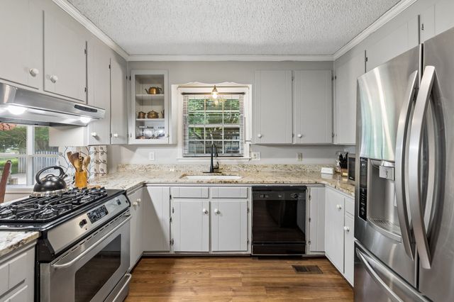 1722 Haynes Dr, Murfreesboro, TN 37129